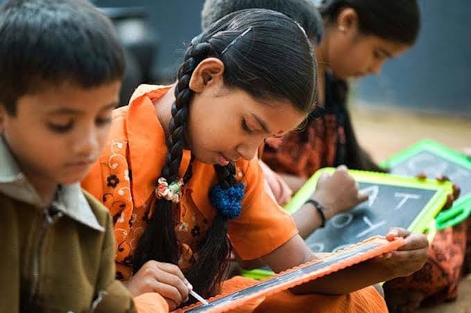 নিরক্ষরতা দূরীকরণে ছাত্র সমাজের ভূমিকা রচনা।